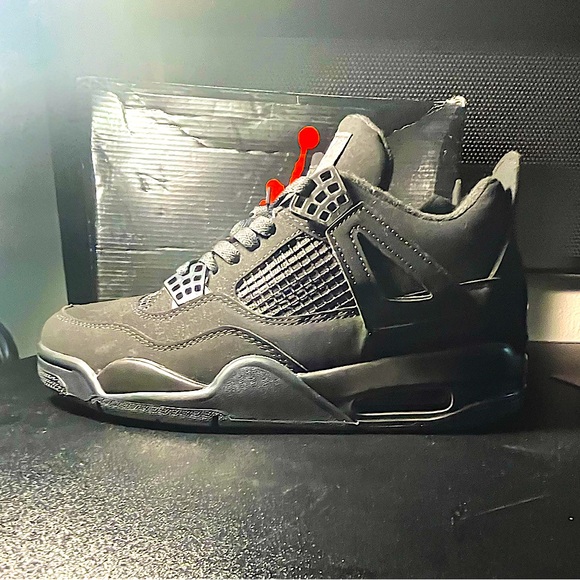 Black cats 4s brand new comes with bow and X verified